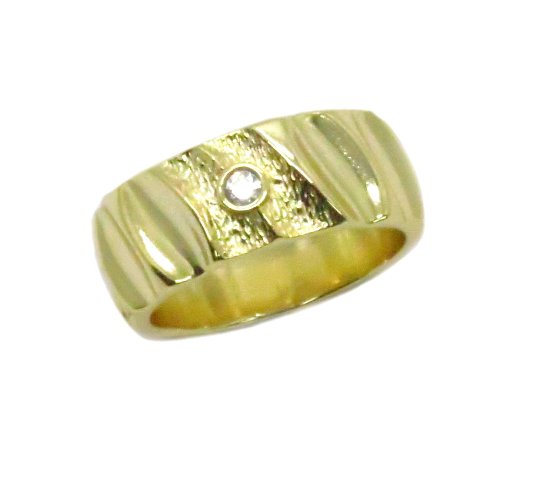 High Fashion textured channel ring