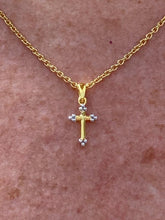 Bottony Crosslet